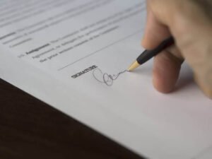 N-400 biyometri sonrası bekleme sürecini temsil eden vatandaşlık başvuru belgeleri